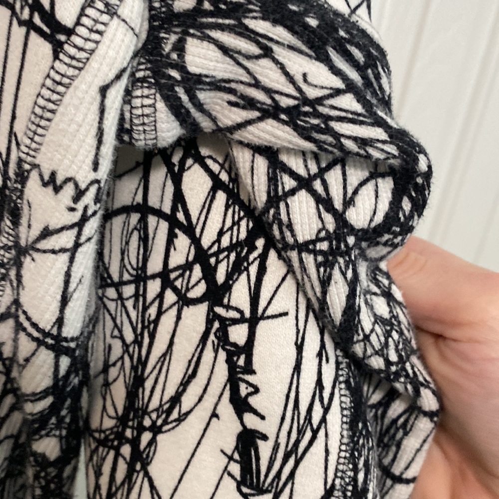 Beautiful Lululemon Scuba size 8 - Picture 7 of 16